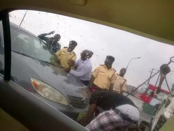 See How This LASTMA Official Beating Up This Elderly Man At Osborne Bridge Dolphin Estate [See Photo]